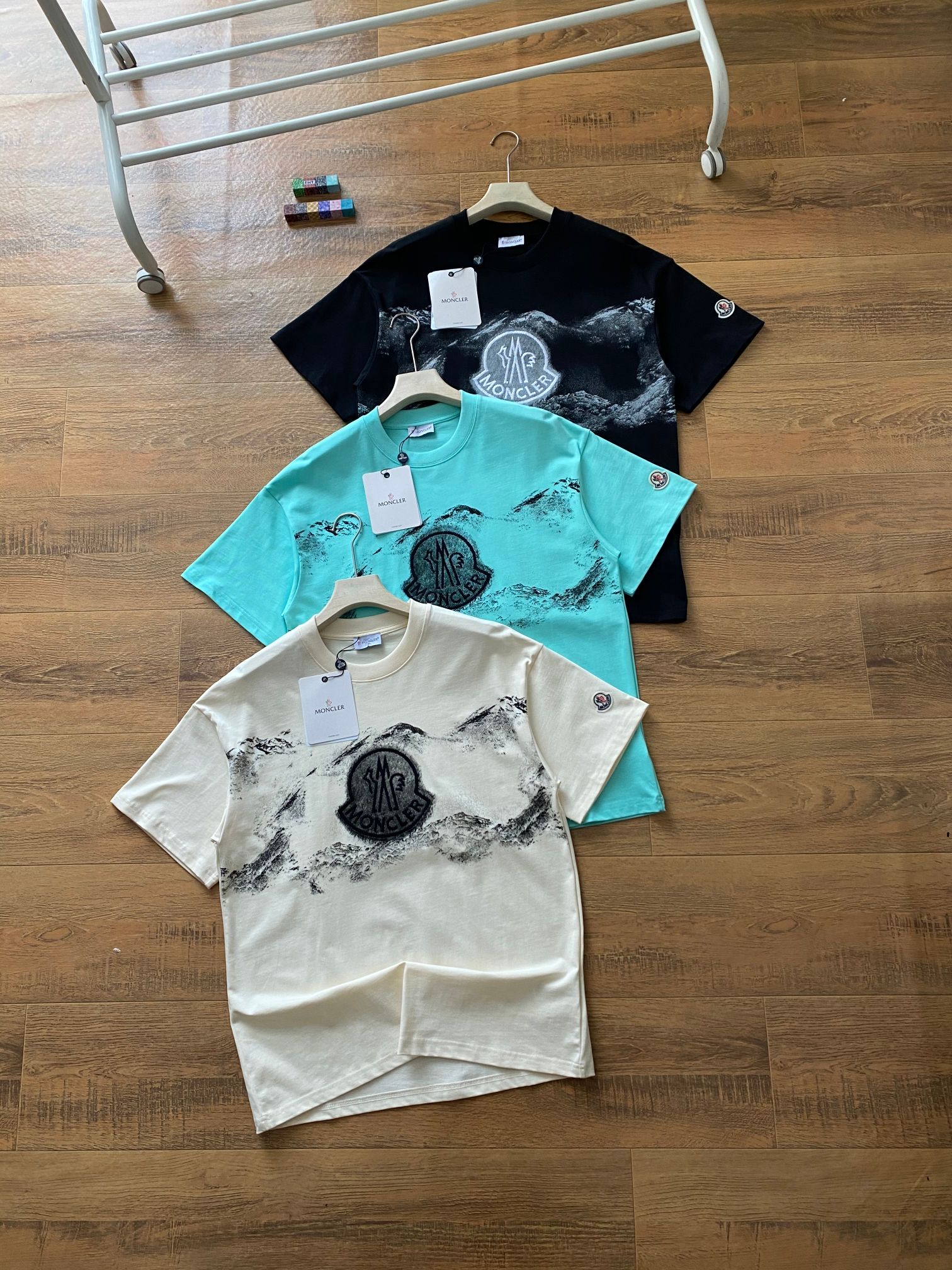 蒙口字母LOGO刺绣短袖T恤