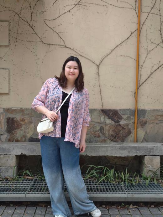 【群内福利】碎花上衣~明媚印象， 朵朵精巧的蓝梅小碎花 挨挨挤挤，盛放成海，释放馥郁迷人的夏日香气 商品图13