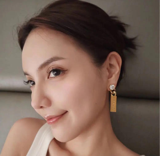 Chanel 21c 字母LOGO 金色 钻石拼合金 耳环 商品图3