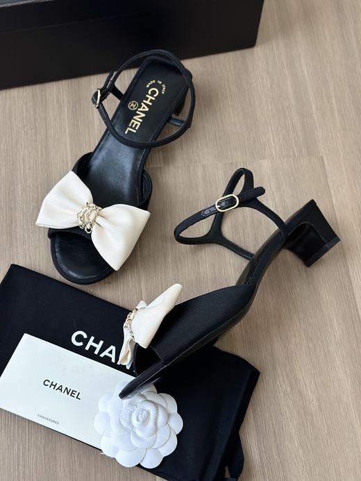 香奈儿 早春25K系列黑色圆头低跟凉鞋 商品图1