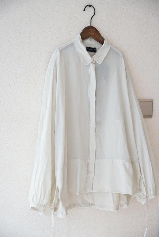 AEQUAMENTE 轻薄毛边领解构衬衫 商品图10