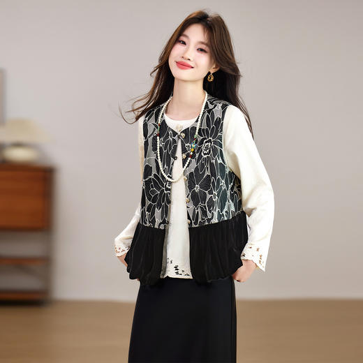 春款新中式立体花卉剪裁拼接洋气缎面衬衫两件套 商品图2