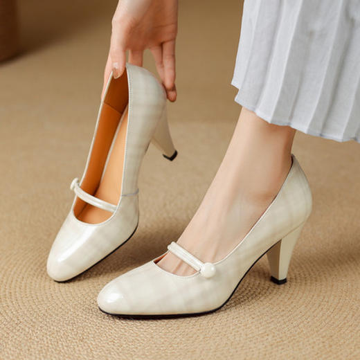 【预售5天】温柔小众粗跟高跟鞋女新款真皮圆头漆皮黄色单鞋女AK&5138 商品图4