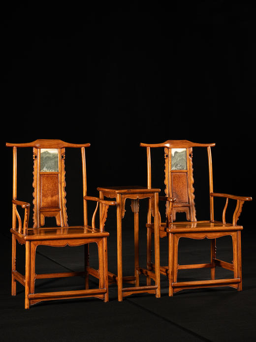 二十世纪 黄花梨镶云石三攒靠背独板座面四出头官帽椅成套（两椅一几） 商品图1