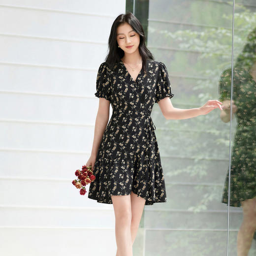 三彩2026夏季新款碎花连衣裙法式V领收腰A字裙短裙S 商品图2