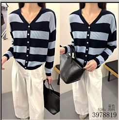 588819春款 V领宽条纹针织开衫
