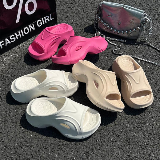 【巴黎*家】同款平替 百搭巨好穿❗舒适厚底女士凉拖🌈博主明星同款的凉拖！舒适增高，好穿又百搭！无论是上班族还是学生党都🉑️ 上脚显白不挑脚型~ 商品图1