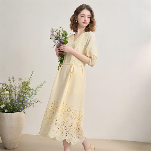 气质镂空灯笼袖连衣裙女夏季度假风V领显瘦通勤宽松长裙LXD50960 商品图4