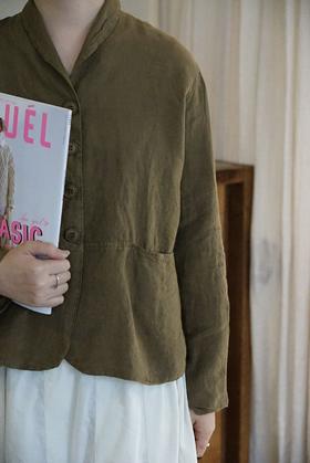 AEQUAMENTE 复古卡其棕小领外套