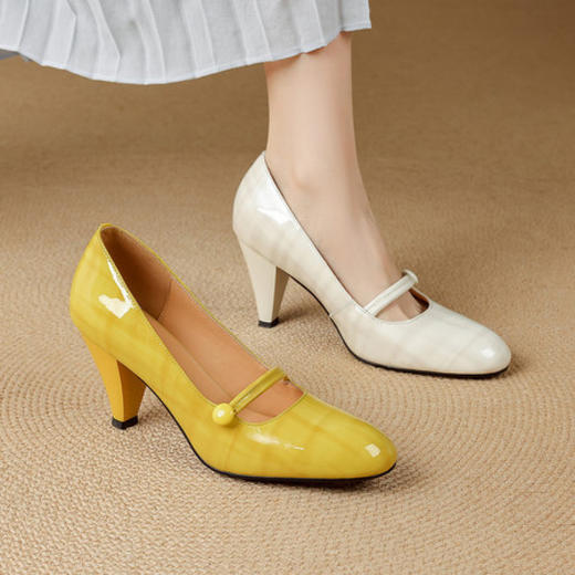 【预售5天】温柔小众粗跟高跟鞋女新款真皮圆头漆皮黄色单鞋女AK&5138 商品图0