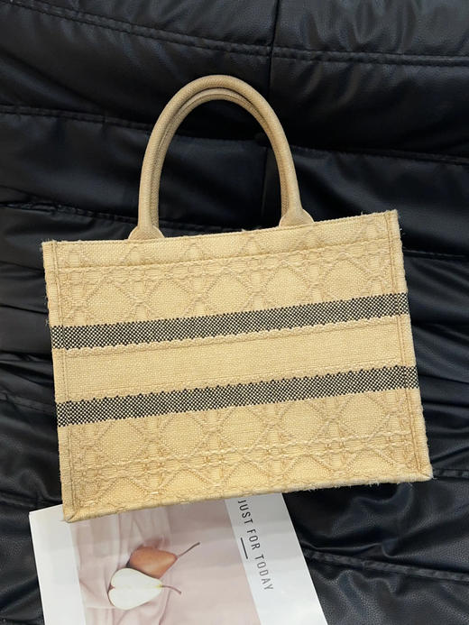Dior booktote 中号 棕色 拉菲草 藤编 托特包 商品图1