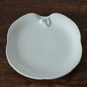 日本浮雕樱桃白瓷盘