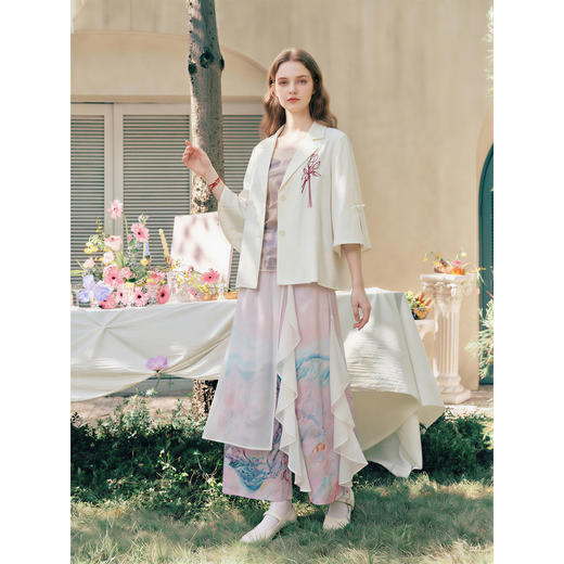 两三事梵高文艺浮尘对白2026夏季新款简约绣花毛边装饰西装外套女 商品图3