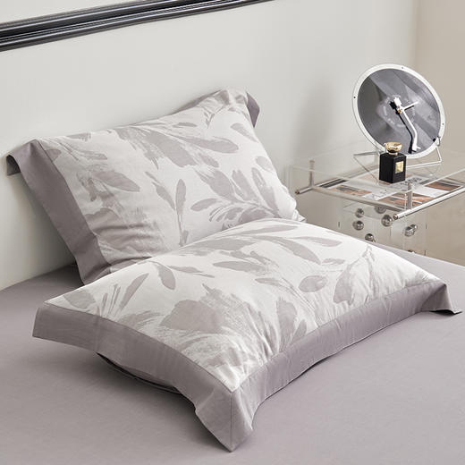 多喜爱 森野双层纱色织提花套件-云墨栖川 【全棉·色织·提花】 【60支高密长绒棉】【三方宽边工艺】【礼盒包装】立体肌理 彰显质感 商品图5