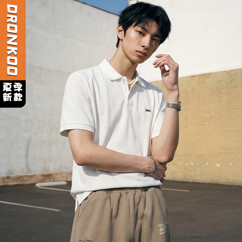 DRONKOO 2026 翻领左胸剪刀刺绣修身短袖T恤