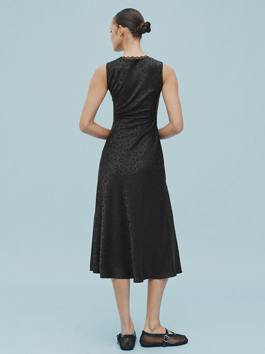 TR她热 优雅黑豹 黑色豹纹暗纹缎面花边斜裁法式V领修身背心连衣裙 商品图1