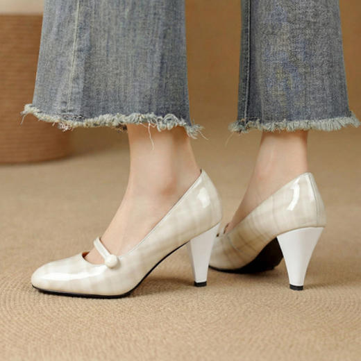 【预售5天】温柔小众粗跟高跟鞋女新款真皮圆头漆皮黄色单鞋女AK&5138 商品图3