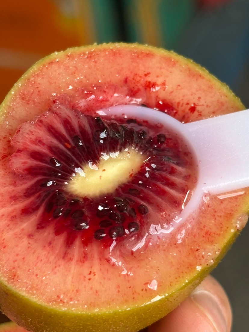 新西兰佳沛红心猕猴桃 只有一个月一果期 硬的就能吃，一颗维生素含量 相当于六颗苹果，满足全天人体所需！30大果～