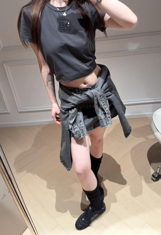 41-4 巨巨巨时髦 纯圆正 AW基础 暗黑做旧水洗 字母烫钻 时髦短袖T恤 商品图7