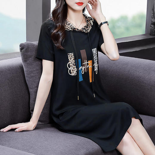 2026新款夏季大码连衣裙女装妈妈休闲运动短袖连帽中长款宽松裙子 商品图3
