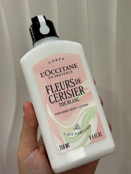 【限时特惠 赠礼盒礼袋】欧舒丹白茶樱花三件套新版（沐浴露250ml+身体乳250ml+护手霜30g）有效期至2028年12月 商品图4