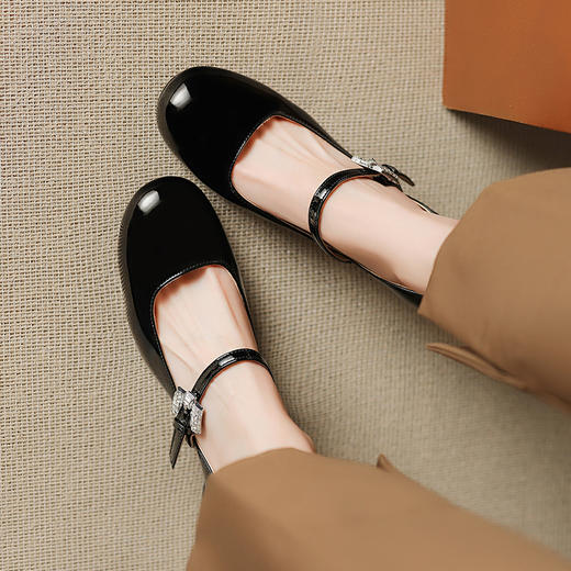 【预售5天】复古风漆皮玛丽珍鞋女浅口水钻粗跟单鞋法式优雅一字扣带四季女鞋DB&M6668 商品图1