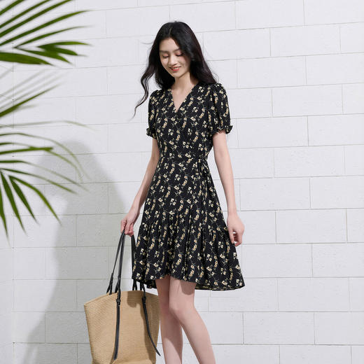 三彩2026夏季新款碎花连衣裙法式V领收腰A字裙短裙S 商品图3