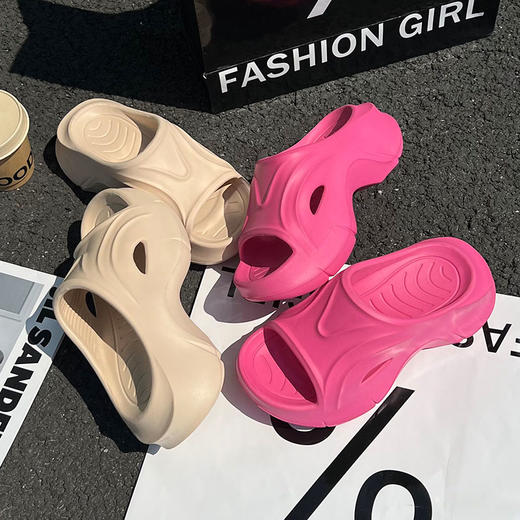 【巴黎*家】同款平替 百搭巨好穿❗舒适厚底女士凉拖🌈博主明星同款的凉拖！舒适增高，好穿又百搭！无论是上班族还是学生党都🉑️ 上脚显白不挑脚型~ 商品图4