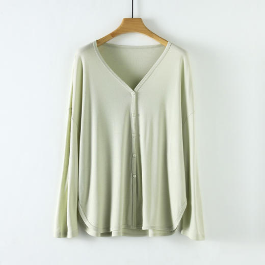 Mylyis 女天蚕棉V领长袖弧形底边开衫S33313 经典V领，不挑脸型，时尚百搭，走线密实，牢固耐穿 商品图7