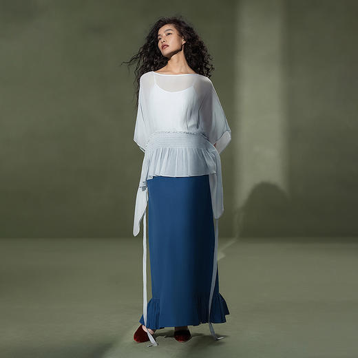 【林栖设计小店】御风轻舞|优雅多色不规则飞片2026夏新款修身衬衣两件套 商品图6