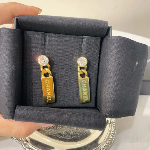 Chanel 21c 字母LOGO 金色 钻石拼合金 耳环 商品图2