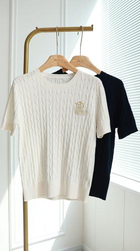 时髦经典麻花编结字母短袖