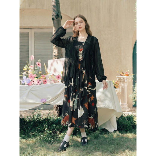 两三事 梦游仙境 2026夏季新款复古艺术风印花吊带裙连衣裙 商品图2