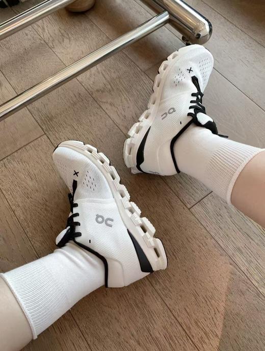 重磅来啦   On通勤 健身b备𝐜𝐥𝐨𝐮𝐝 𝐱𝟒综训跑鞋 男女同款！ 商品图11