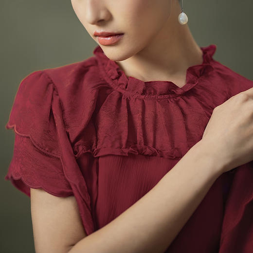 【林栖设计小店】榴花灼灼|酒红金线人丝提花拼飞片2026夏新款连衣裙 商品图2