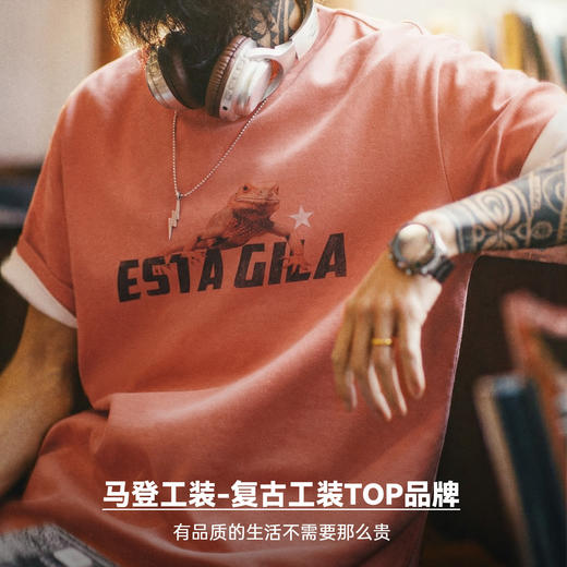 马登工装美式复古印花短袖上衣圆领落肩落日橘红色针织T恤男夏季 商品图4