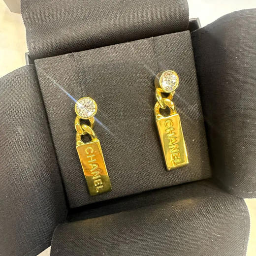 Chanel 21c 字母LOGO 金色 钻石拼合金 耳环 商品图1