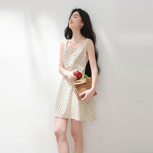 三彩2026夏季新款波点连衣裙法式方领无袖A字裙短裙M 商品图2