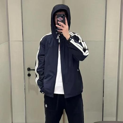 家属福利    重磅渠道  M男士夹克  蒙k织带连帽风衣夹克  撞色织带防风拉链夹克 商品图2