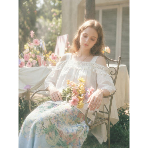 两三事澄空回响2026夏季新款度假风流苏露肩上衣印花半裙两件套女 商品图2