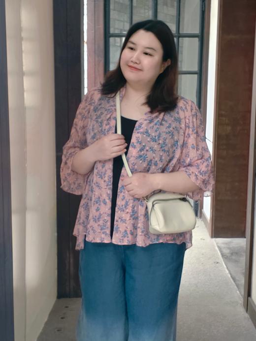 【群内福利】碎花上衣~明媚印象， 朵朵精巧的蓝梅小碎花 挨挨挤挤，盛放成海，释放馥郁迷人的夏日香气 商品图9