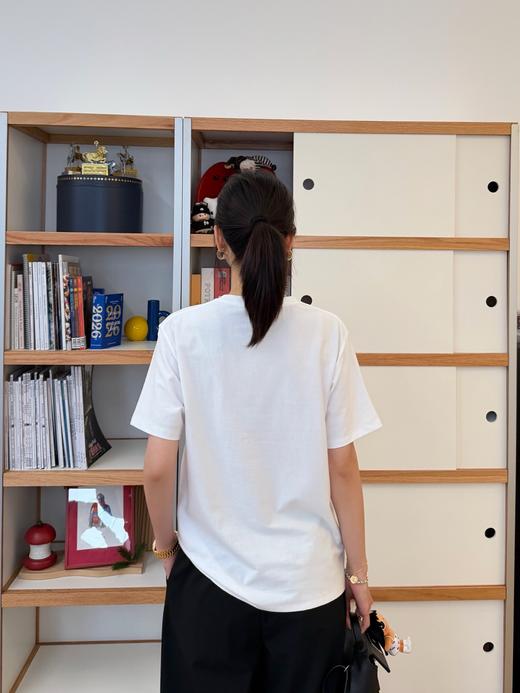 赛琳 2026春夏最新款💫💫 经典刺绣T恤（MM） 商品图3