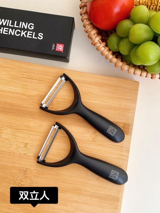 【双立人｜瓜果削皮刀】  🍐🍎🥒 别看它不太起眼只要你不把它弄丢 一把削皮刀可以用个一辈子 商品图3