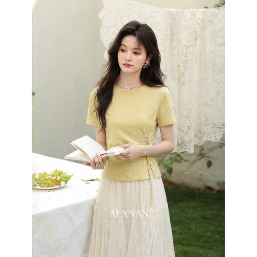 鹿向南「黄褶织痕」圆领正肩T恤女2026夏新款设计感修身褶皱短袖 商品图1