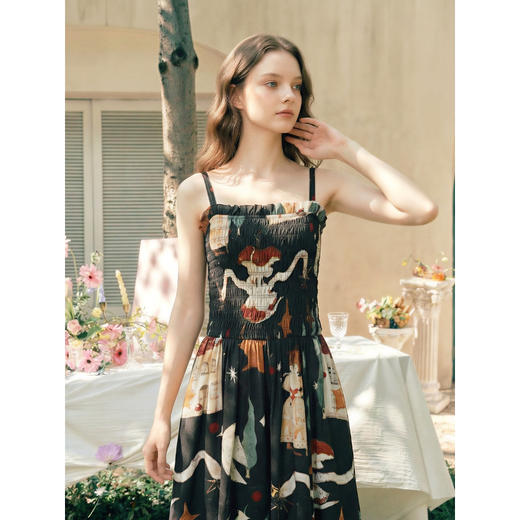 两三事 梦游仙境 2026夏季新款复古艺术风印花吊带裙连衣裙 商品图1