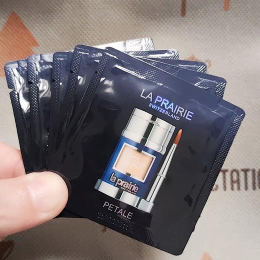 LaPrairie莱珀妮鱼子酱精华粉底液片装2ml 商品图0