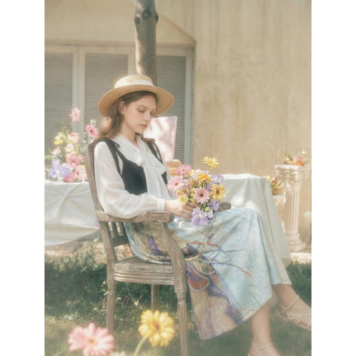 两三事梵高文艺流浪地图2026夏新款法式印花裙摆绑带吊带裙连衣裙 商品图3