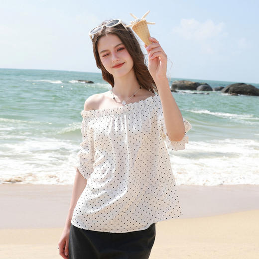 三彩独醒2026夏季新款波点小衫一字领七分袖上衣度假风F 商品图1