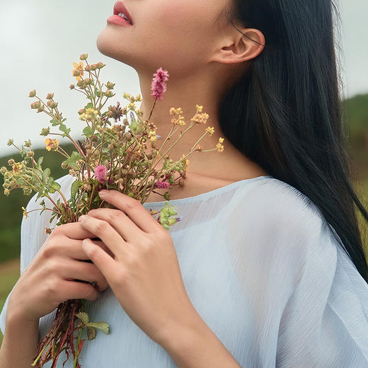 【林栖设计小店】御风轻舞|优雅多色不规则飞片2026夏新款修身衬衣两件套 商品图8