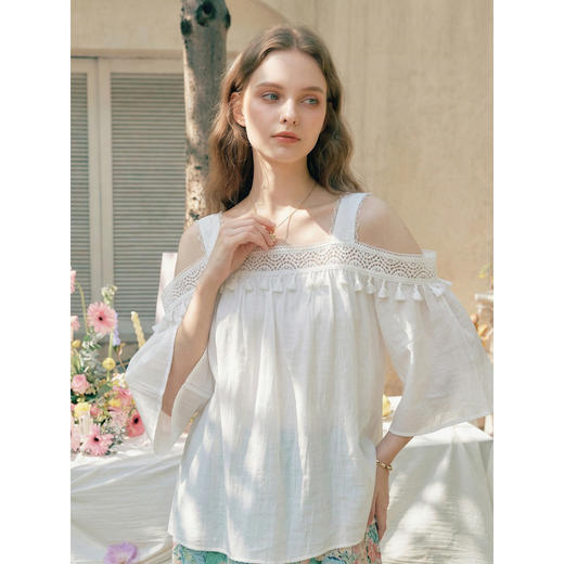 两三事澄空回响2026夏季新款度假风流苏露肩上衣印花半裙两件套女 商品图1